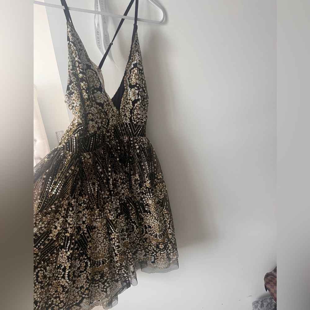 NWT- NYE Sequined Halter Holiday Dress…